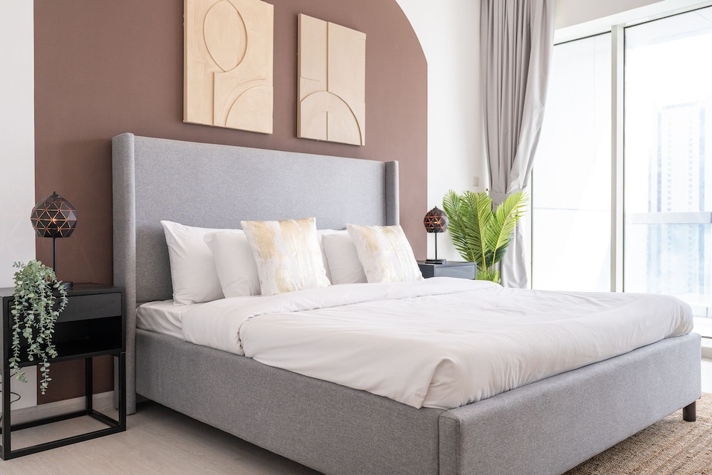 Dubai Marina - Stunning Huge 4 Bedroom Apts Near JBR - Gym - Pool - Parking by Sojo Stay