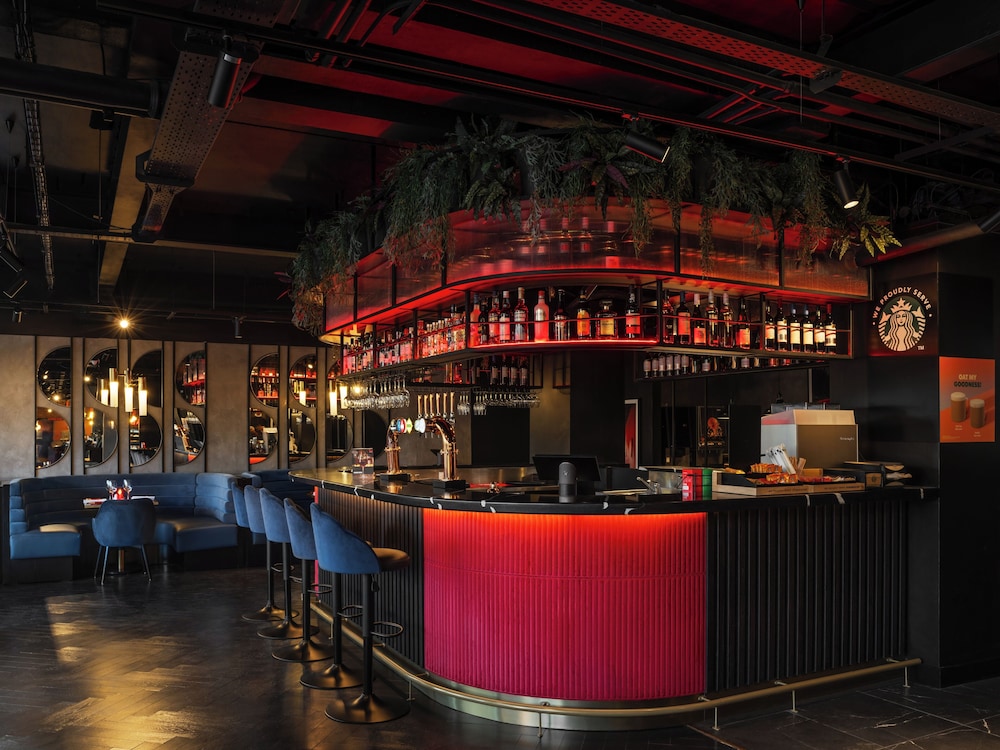 Crawley Vacations - Radisson RED London Gatwick Airport - Property Image 3