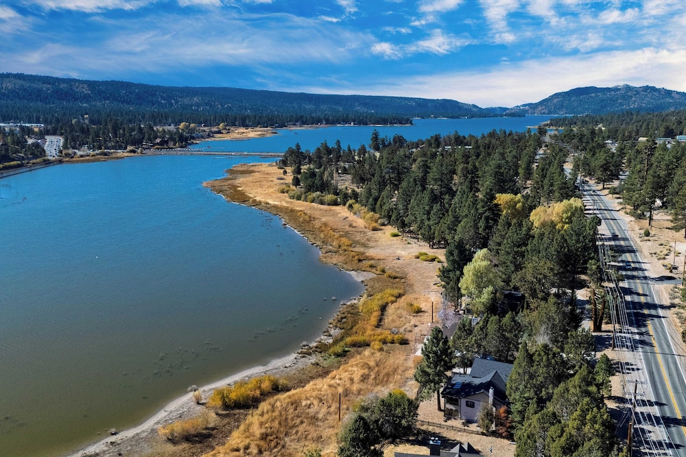 Viewtopia by Avantstay Lakefront Views + Hot Tub