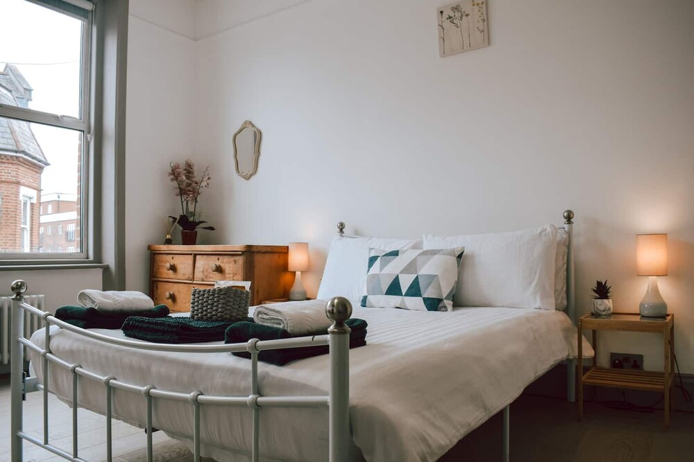 The Twickenham Apartment Near Strawberry Hill