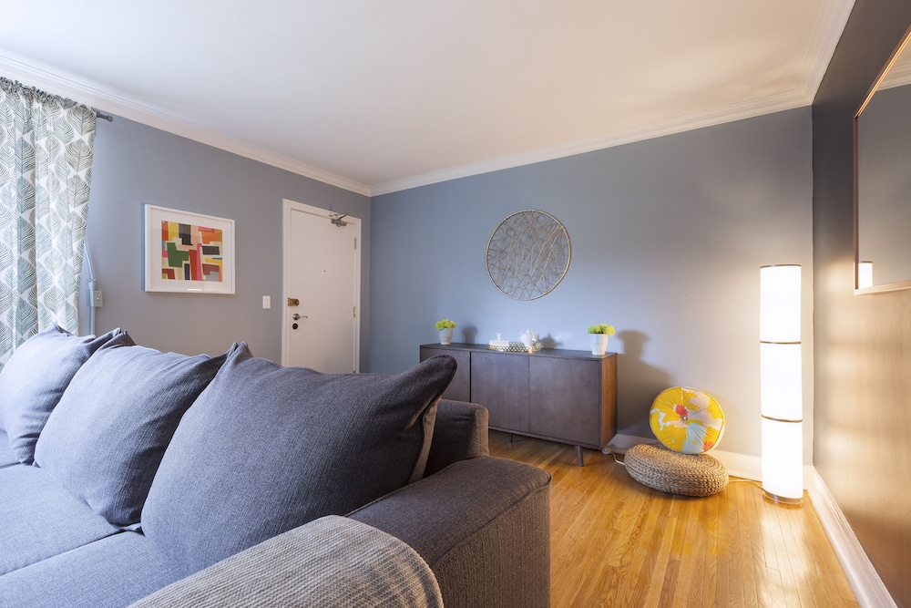 Spacious Apartment in Forest Hill (Free Parking) - Image 2