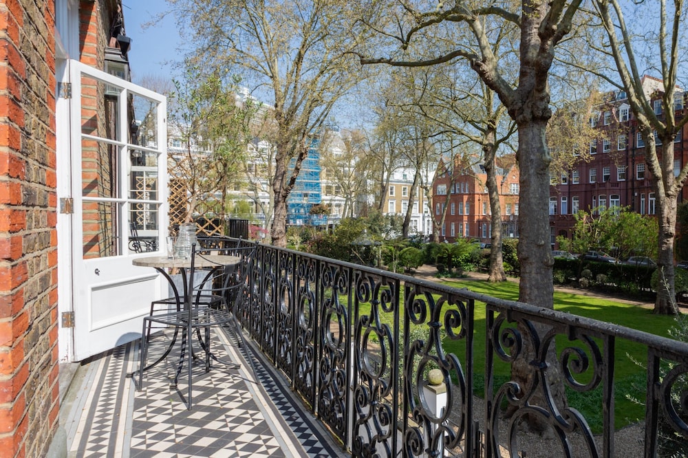 Gledhow Gardens Viii by Onefinestay