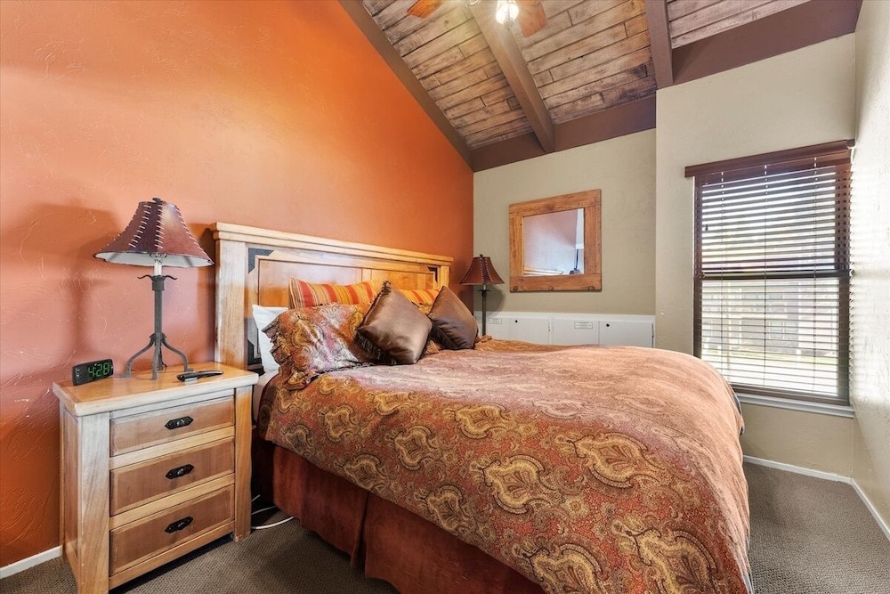 Lake Tahoe Vacations - Swimsuit Required 4 Bedroom Home by RedAwning - Property Image 37