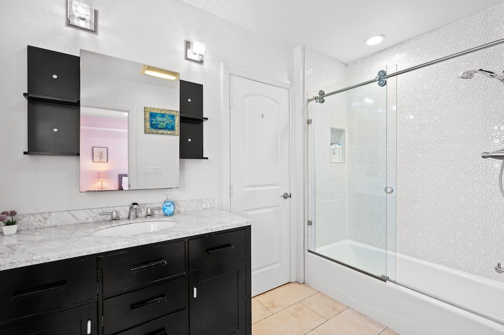 Luxury Estate With Sparkling Pool Elegant Amenities