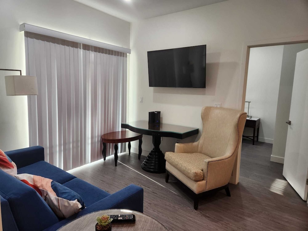 Urban Chic Apart-Hotels in Central LA