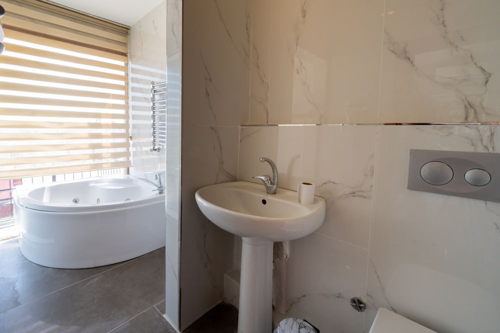 Holiday Business Otel - Image 31