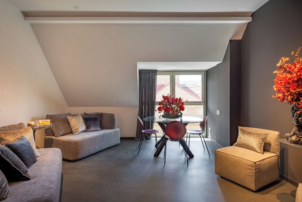 Massimo Foyer 53 by Wonderful Italy