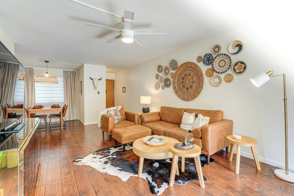 < 1 Mi to Old Town: Scottsdale Condo w/ Balcony