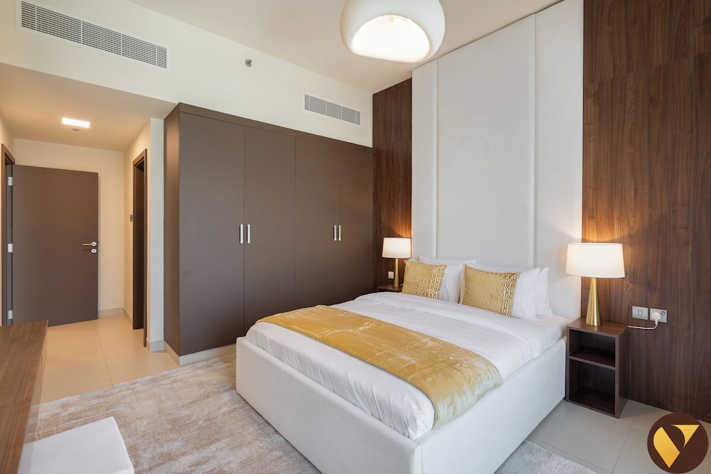 Jeewar JVC near Circle Mall Pool Gym