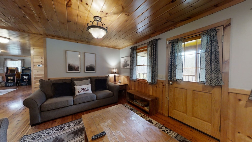 The Ranch Cabin on 6 Secluded Acres in the Great Smoky Mountains by RedAwning