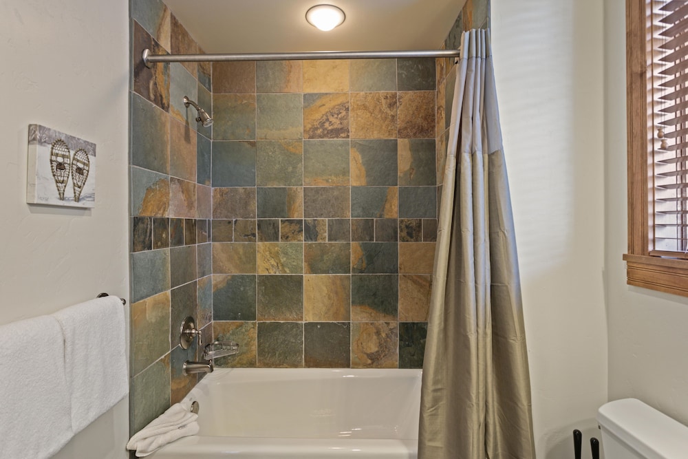 302 - Three Bedroom Shooting Star 3 Condo