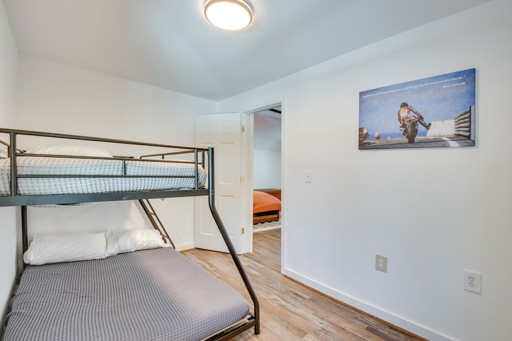 Mountain-view Gem w/ Community Perks in Dillard!