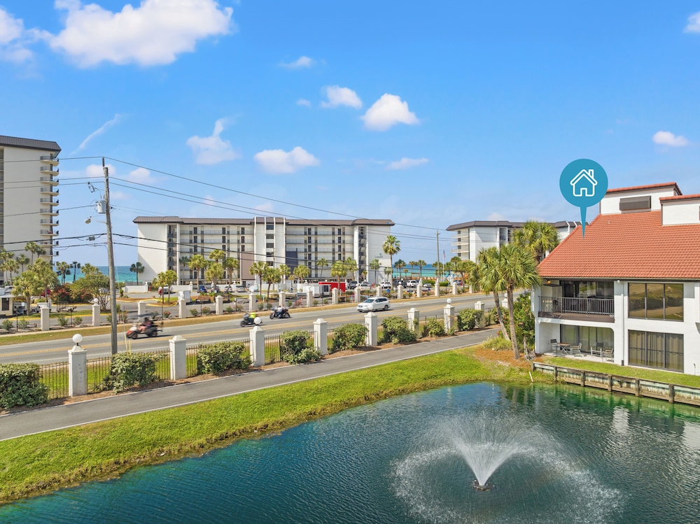 One More Round! 3BR 3BA Sleeps 10! 11 Pools! Golf Courses! Tennis Courts!