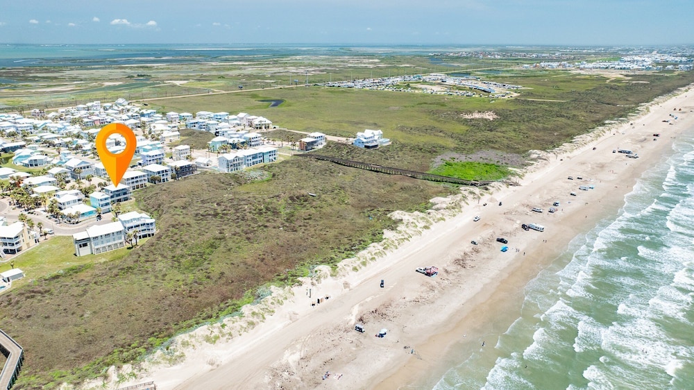 Beach Front Baby Ocean Views, Golf Cart & Pet Friendly!