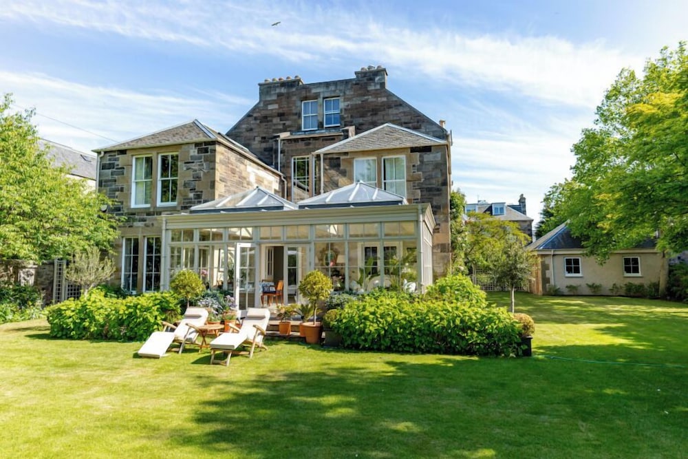 Private and Prestigious Luxury Home