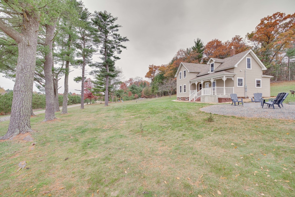 Lovely Rural Hixton Farmhouse w/ Porch & Fire Pit! view 3