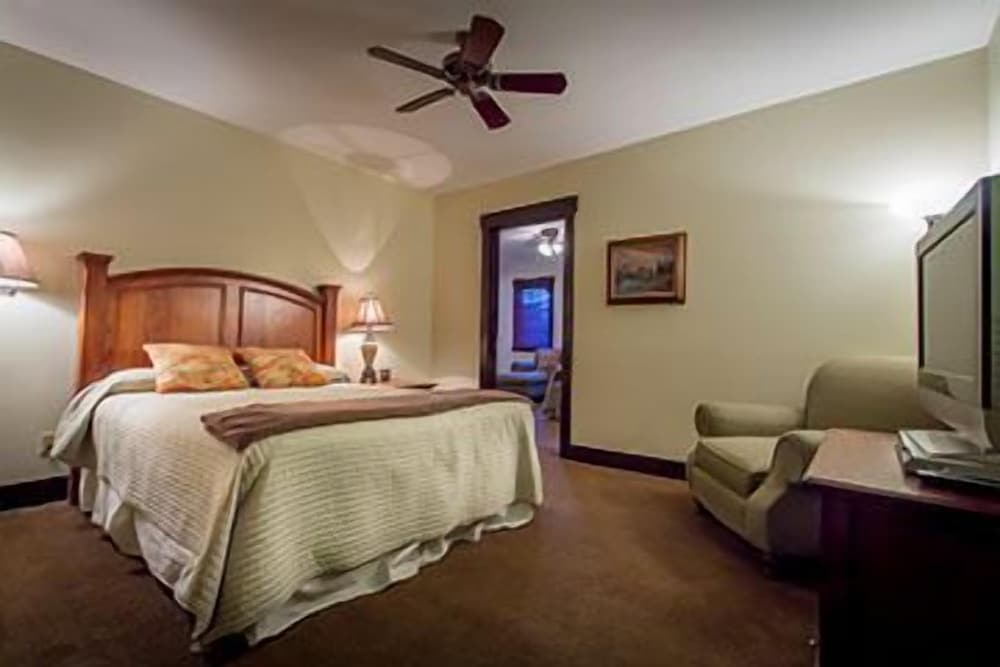 Marys Lake Lodge Mountain Resort and Condos