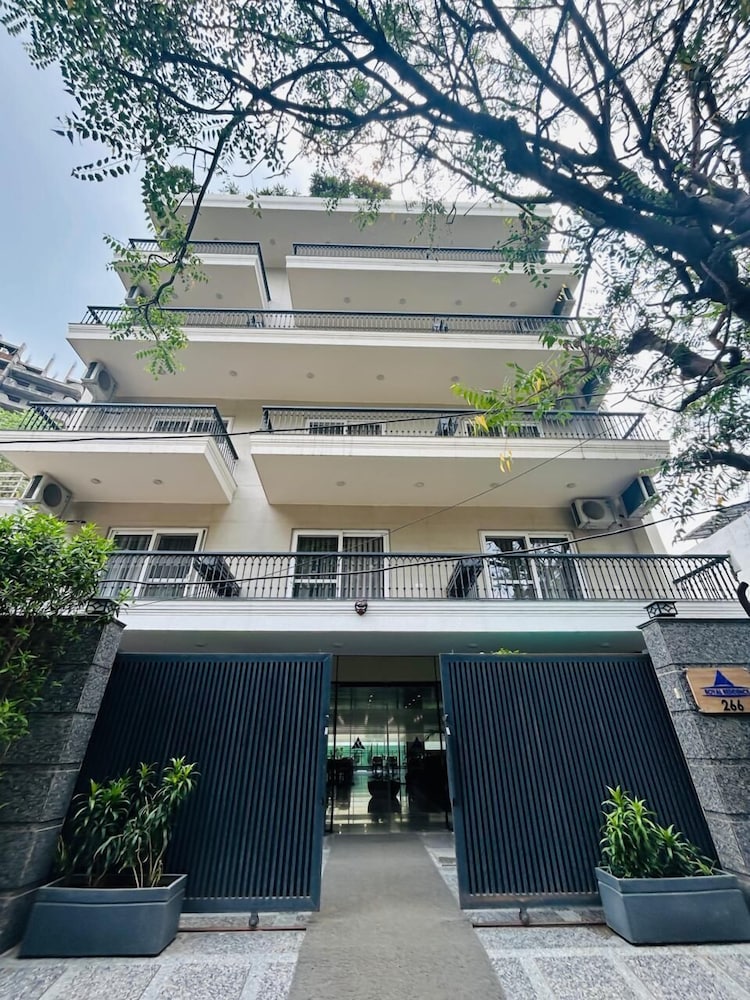 Royal Studio Golf Course Road