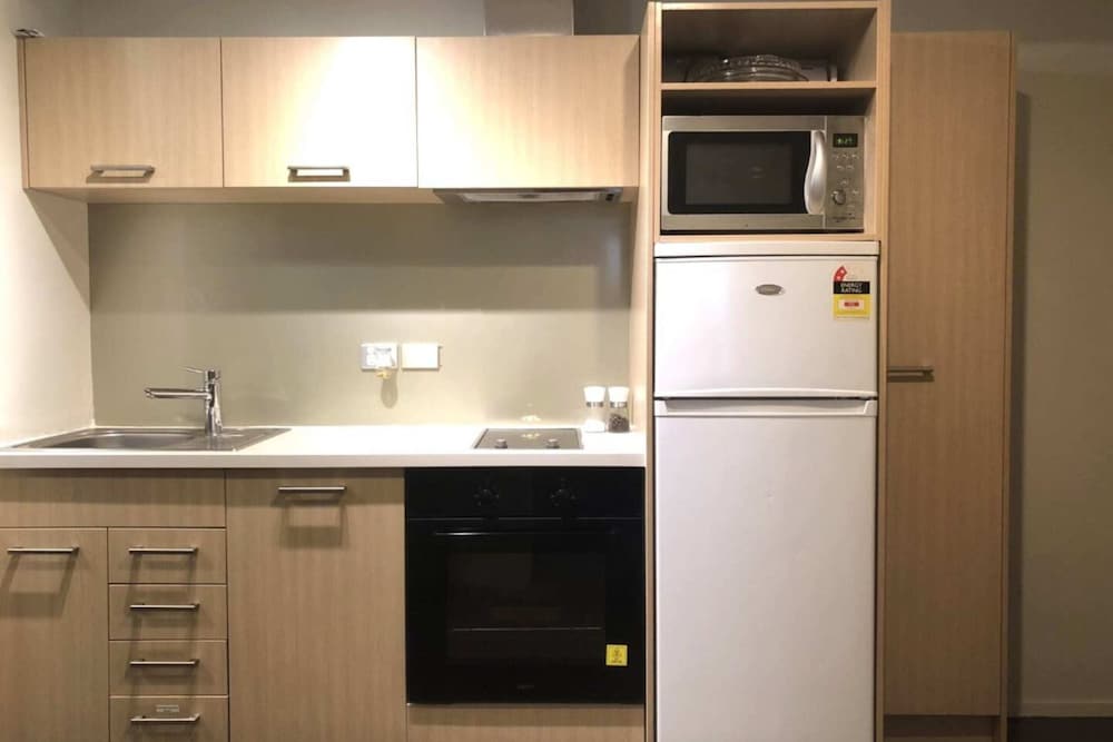 Modern 3 Bedroom Apartment in Auckland view 3