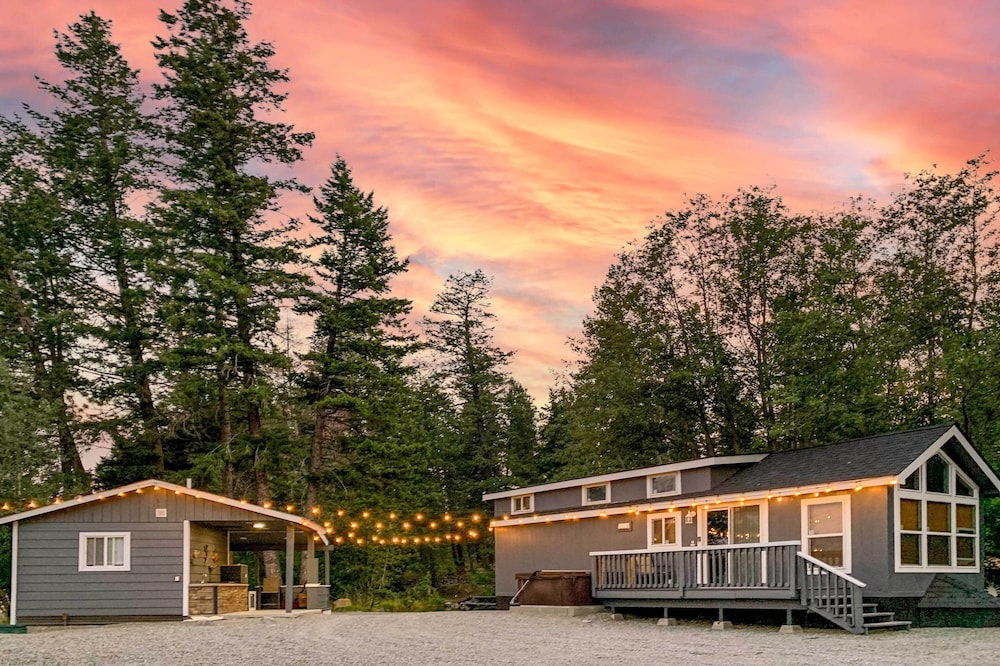 Eureka Tiny Home w/ Hot Tub & Community Beach! view 3