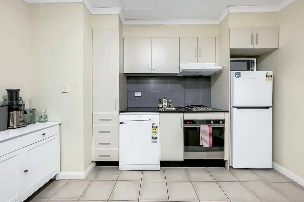 1BR Apartment Near Trendy Zetland