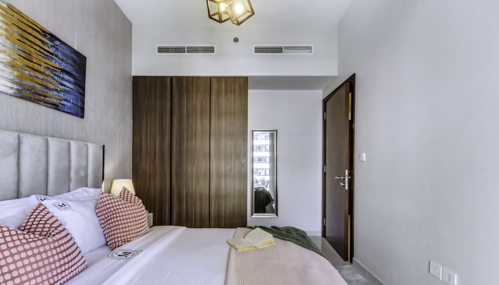 Manzil-1BR w Canal View near Dubai Mall