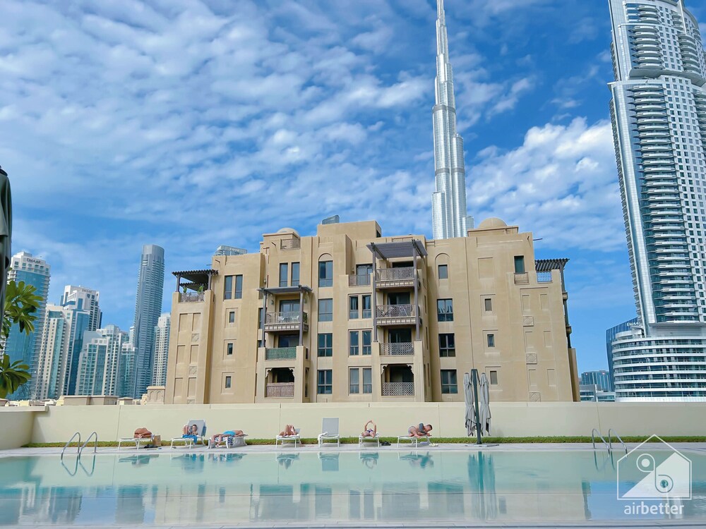 Luxurious Burj Royale One-bedroom & City Views