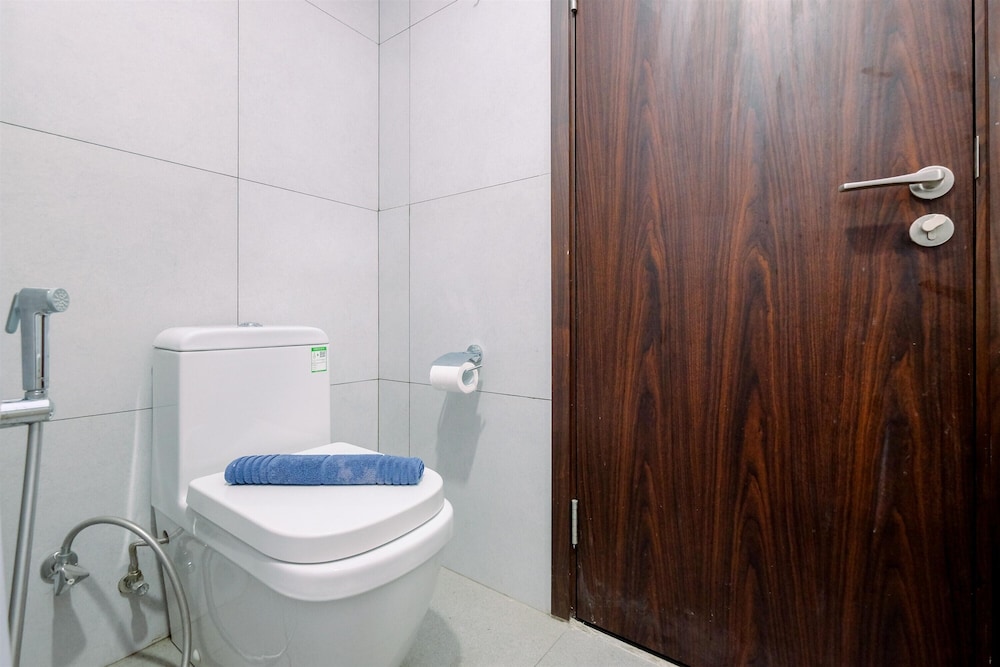 Cozy Stay Studio At Lrt City Bekasi Apartment