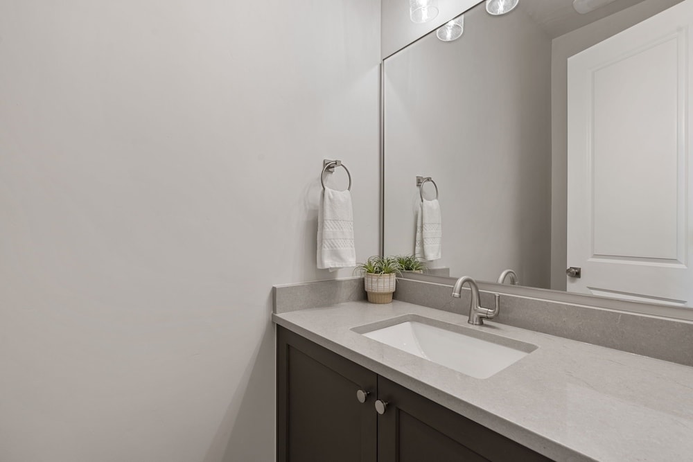 The Crash Pad 5 Bedroom Townhouse