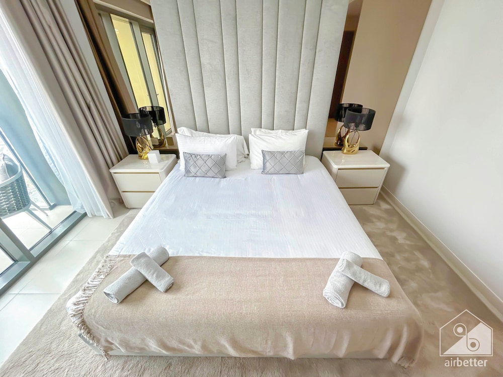 Spacious 3.5 Bedroom Apartment in Burj Royale