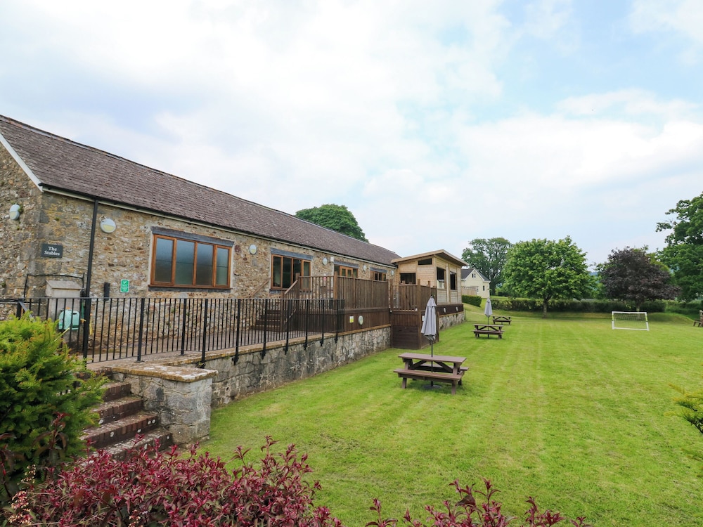 Harcombe House Bungalow 11