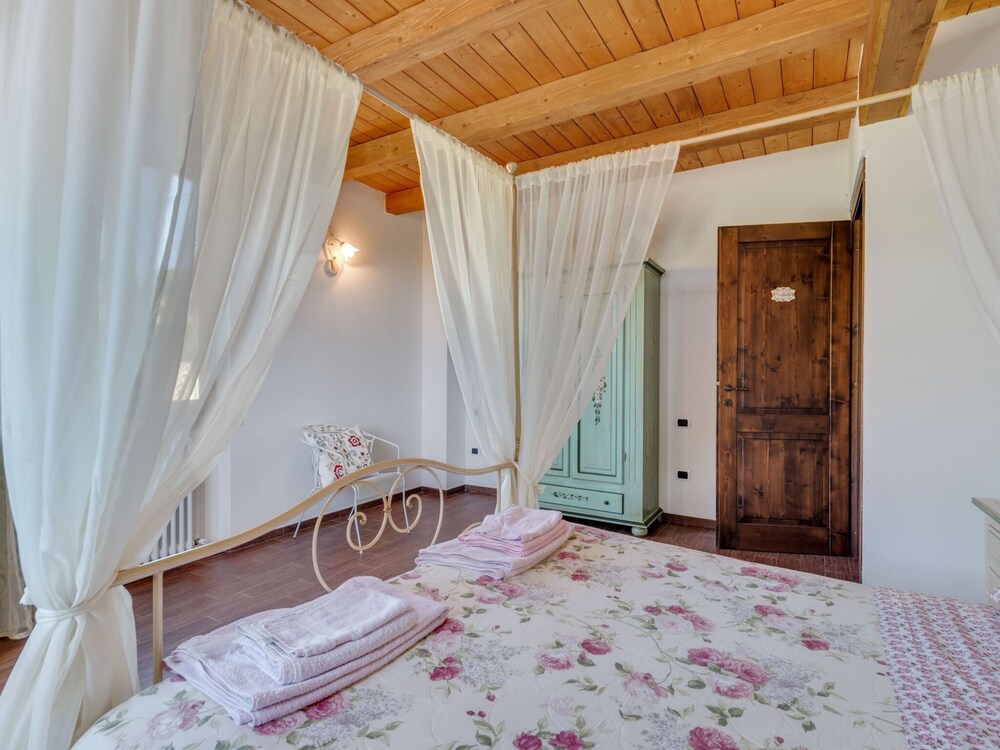 Villa in Piandimeleto With Pool & Sauna view 4