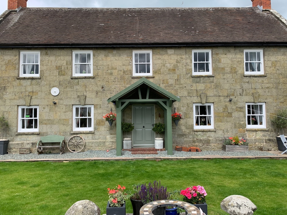 Lodbourne Farmhouse