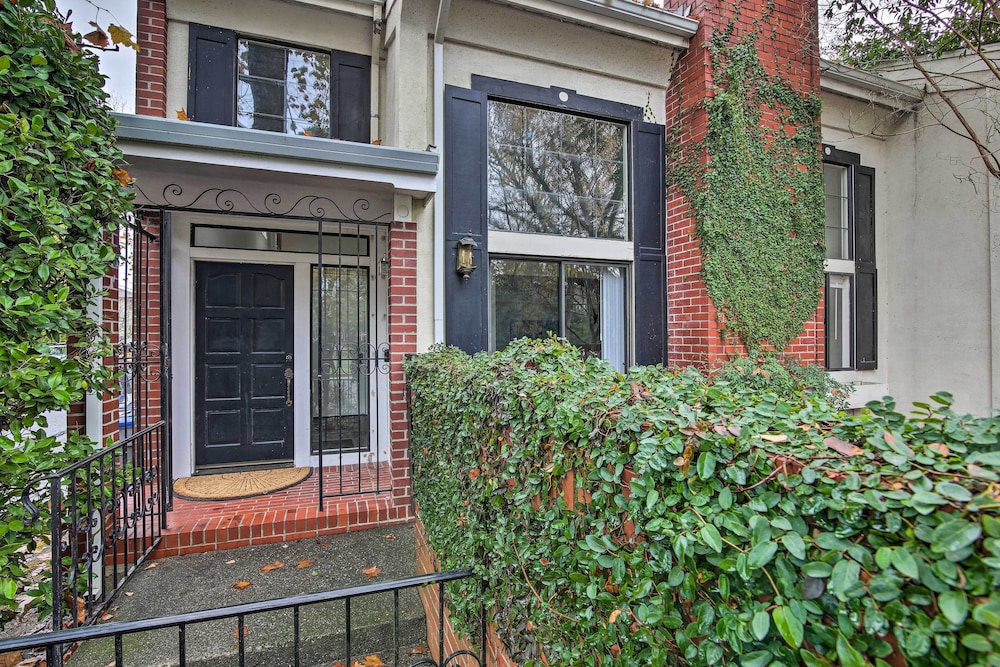 Well-appointed Condo Across Street From UC Davis! view 4