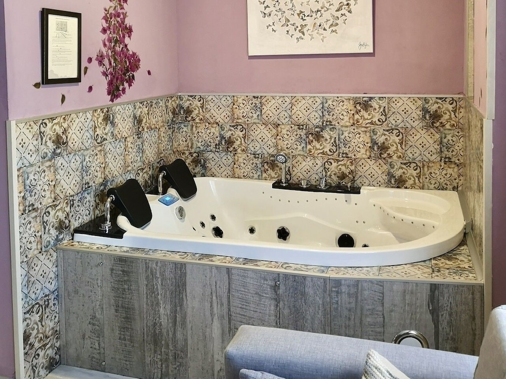Akla Hotel Suites Santillana