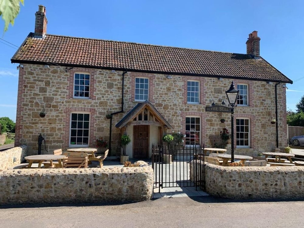 Ilminster Vacations - The Bell Broadway - Property Image 12