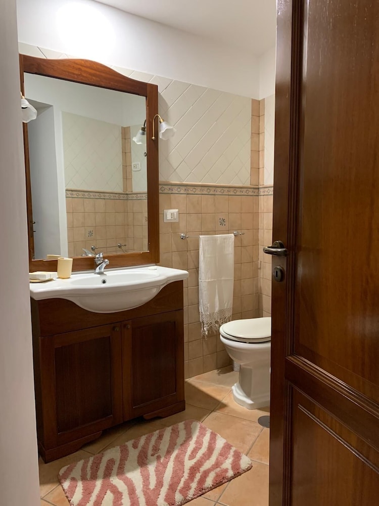 Annygiò House - De Vivo Realty
