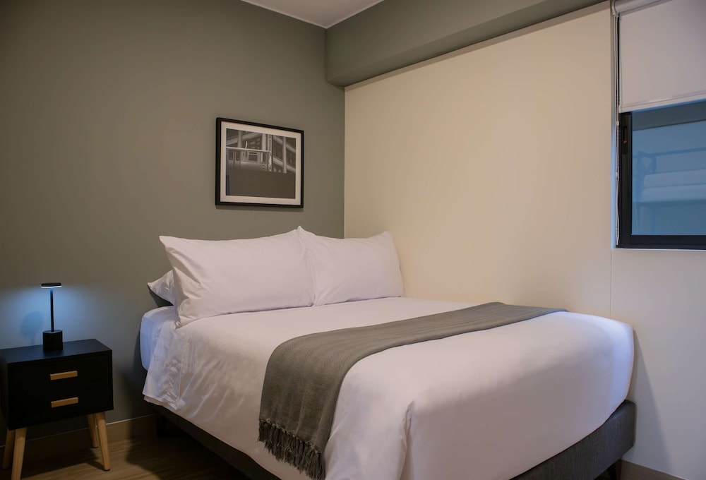 w Charming 2BR w Balcony in Miraflores