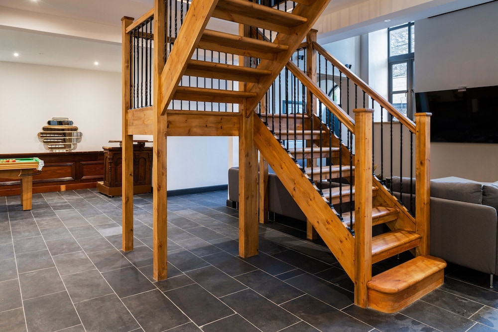 Beautiful 5 Bedroom Apartment in Capel Salem