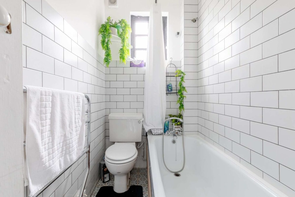 Hidden 1BD Flat Near Regents Park, Warwick Avenue