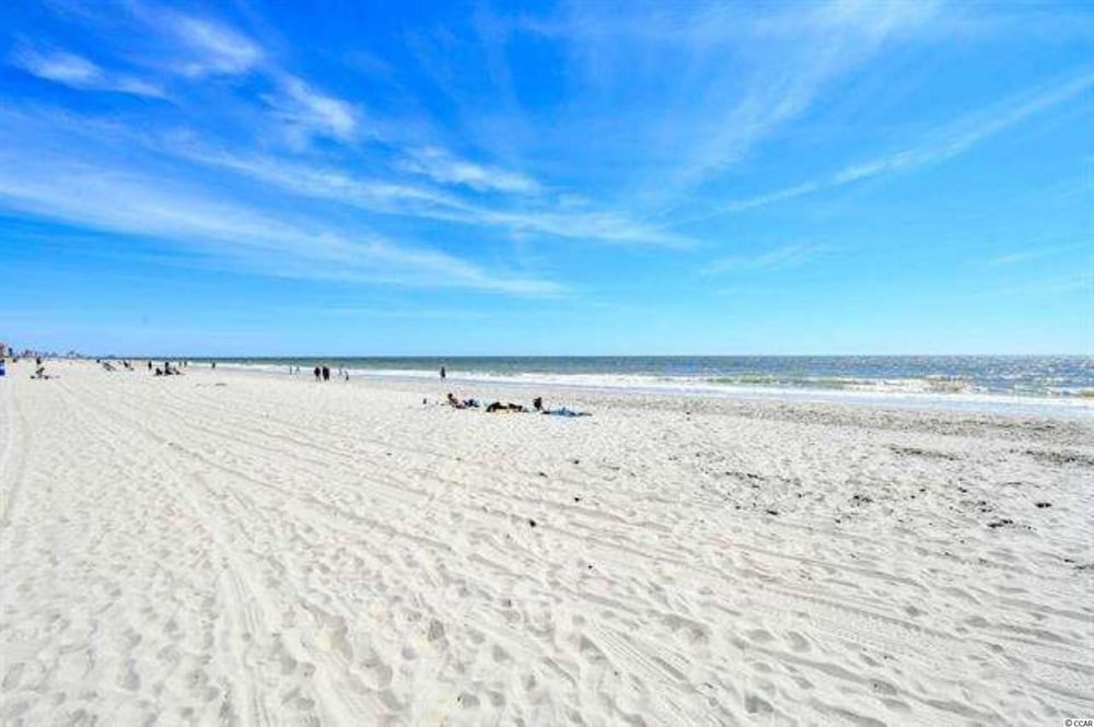 Cozy 2BR Beachfront Condo