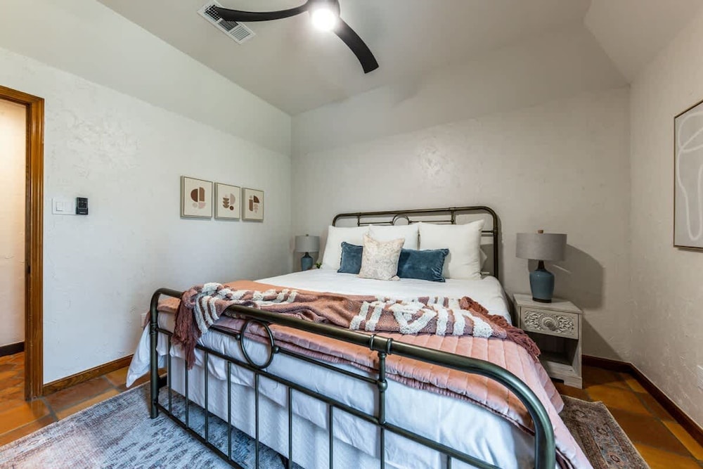 Spacious 90-acre Ranch Ideal for Families Reunions Events Sleeps 13 San Marcos River Access