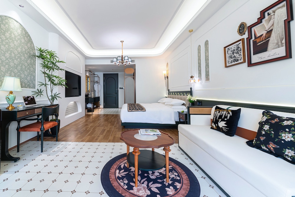 Vishan Garden Trendy Hostel