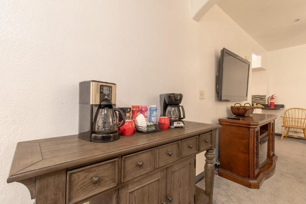 7 guests 2BR 2BA