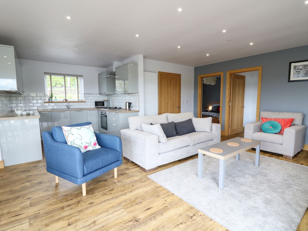 Llyn Cae Ty Nant Fishery Holiday Let