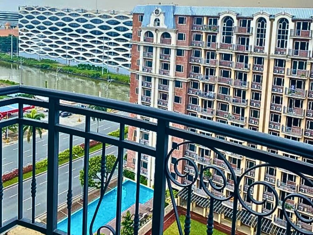 Stay Beside Mall of Asia Walk & Explore