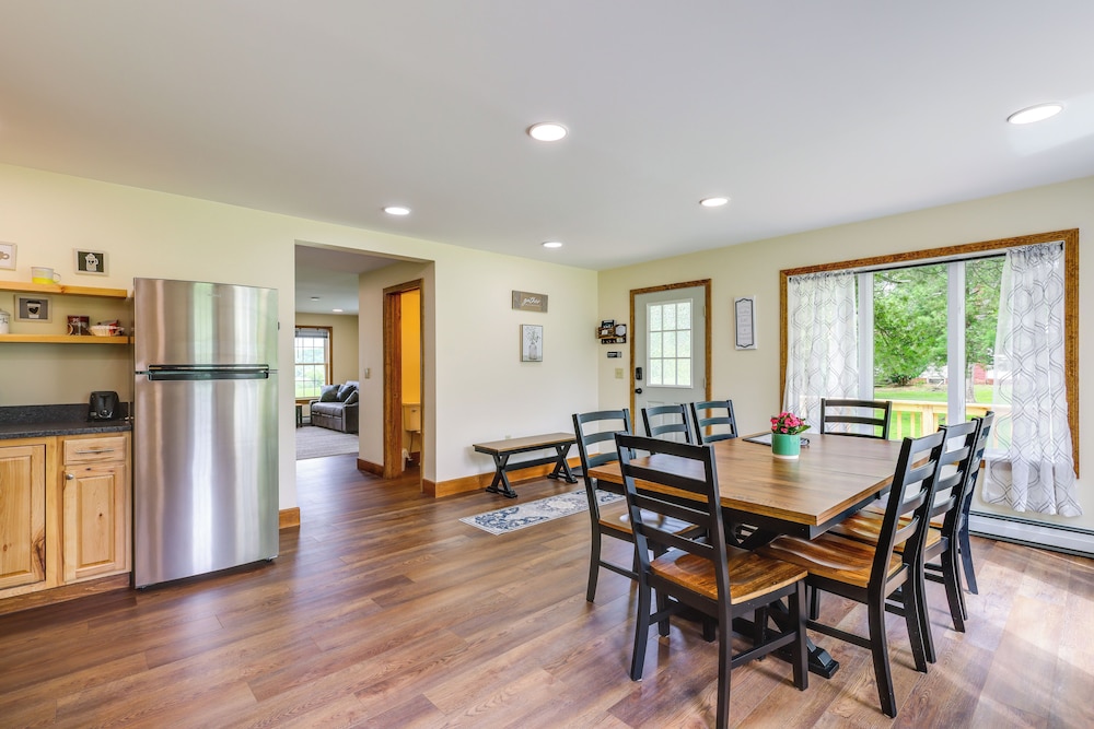 Mountain & Sunset Views: Upstate Family Home