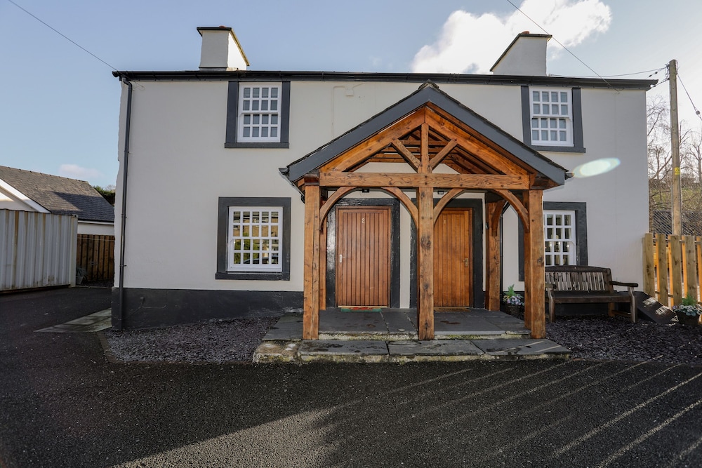 2 Ivy House