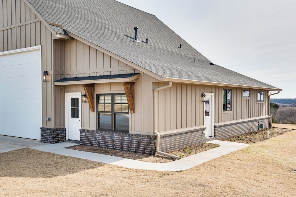 Family-friendly Apt w/ Lake Views in Ponca City!