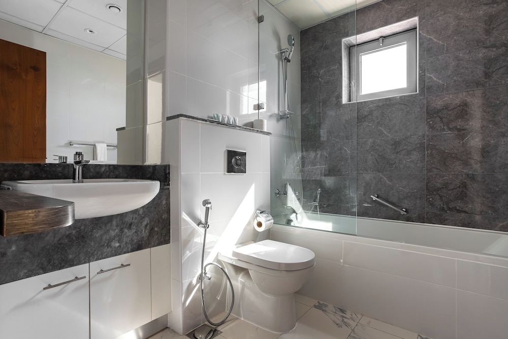 SIMPLY COMFORT Luxury 2Br Apt with Stunning Views Amna Tower